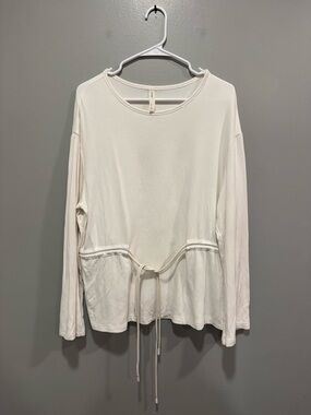 Nap Cinch Front Long Sleeve Top in White Size Small